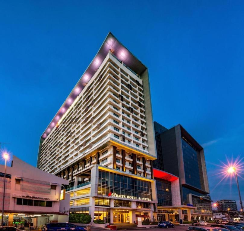 The Straits Suites By Ciconia Malacca ภายนอก รูปภาพ