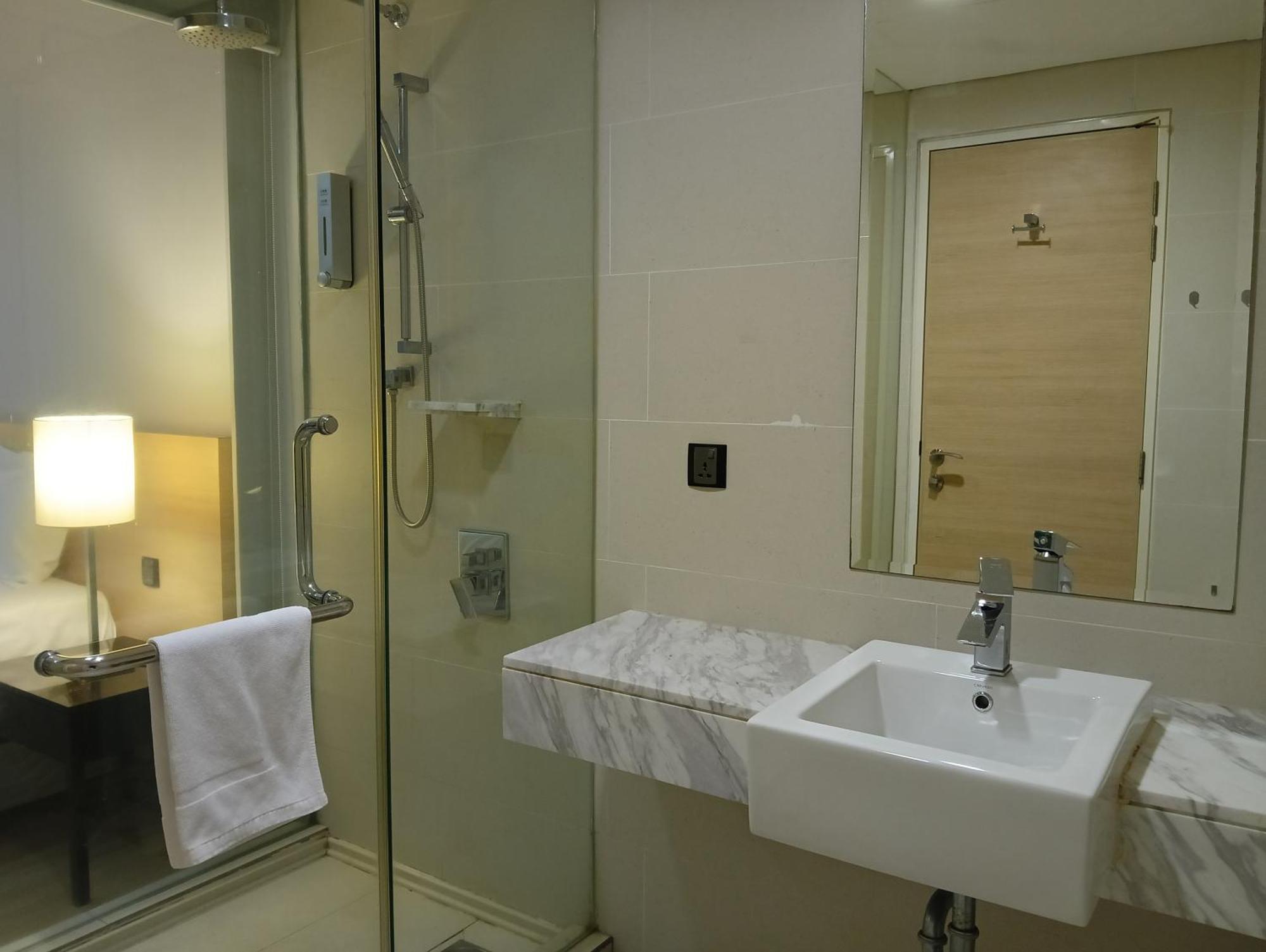 The Straits Suites By Ciconia Malacca ภายนอก รูปภาพ